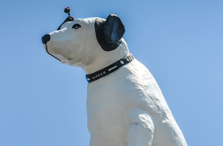 statue of nipper the dog